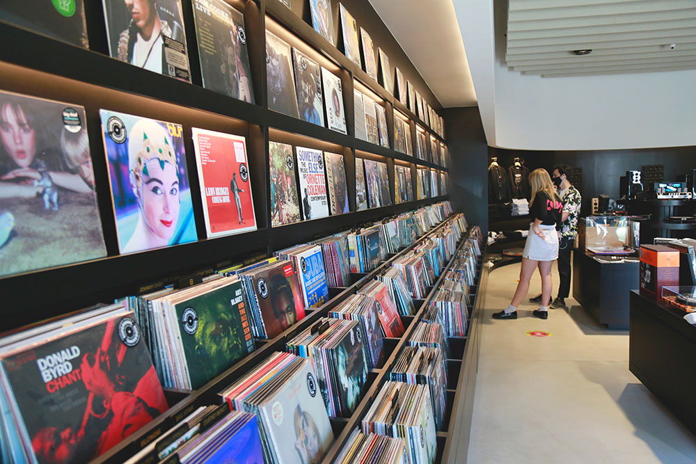 Sycamore District: Supervinyl